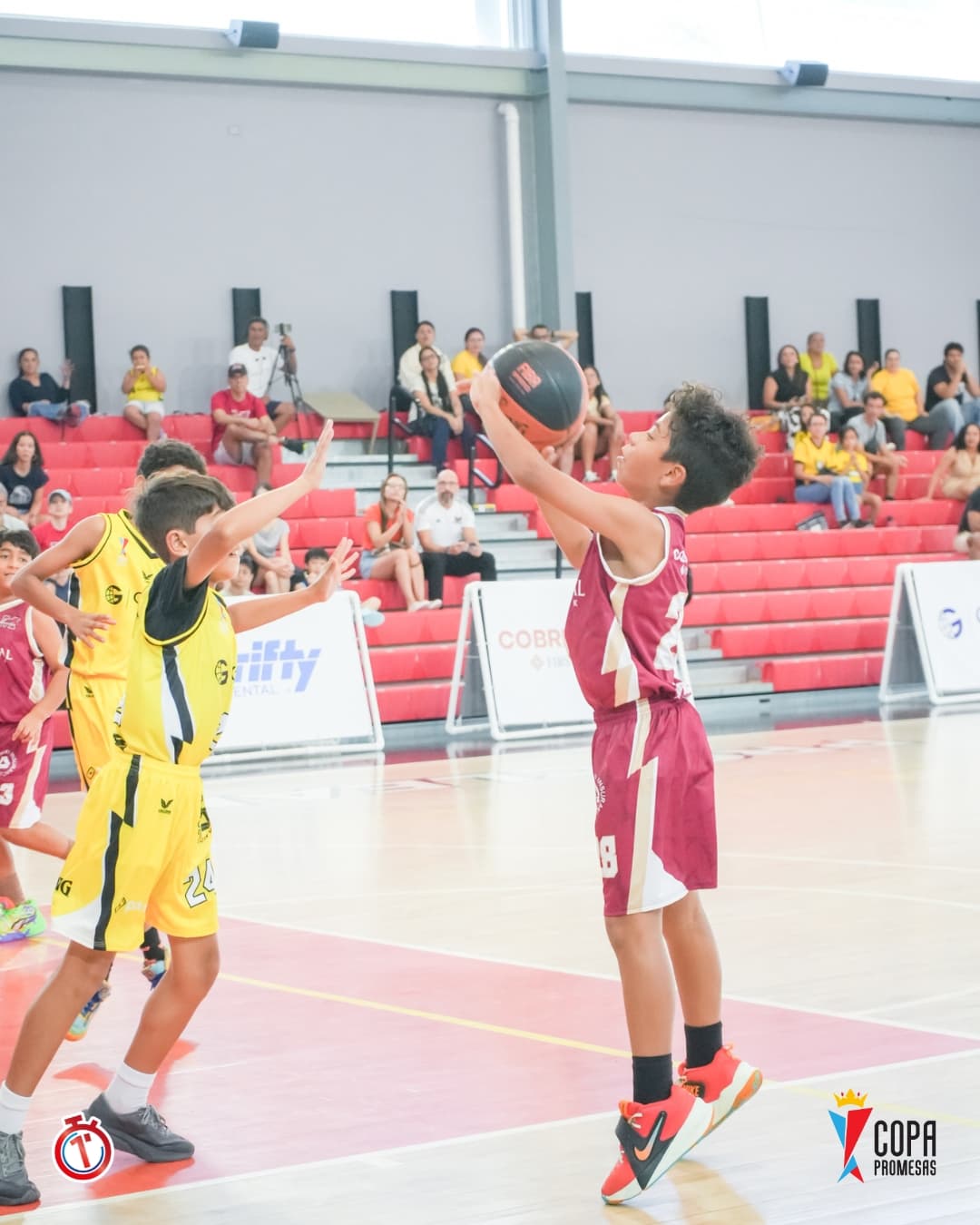 Mustang vs Colegio Javier — foto 1