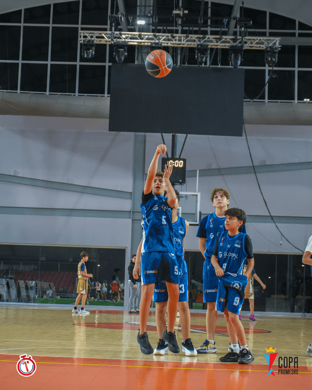 AIP Fighting Owls vs Hawks — foto 1