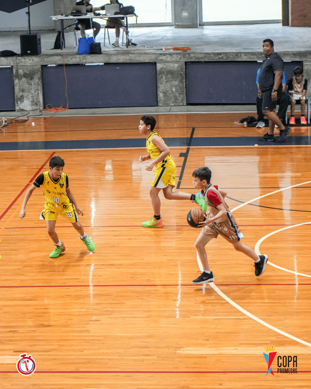 AIP Fighting Owls vs Colegio Javier — foto 18