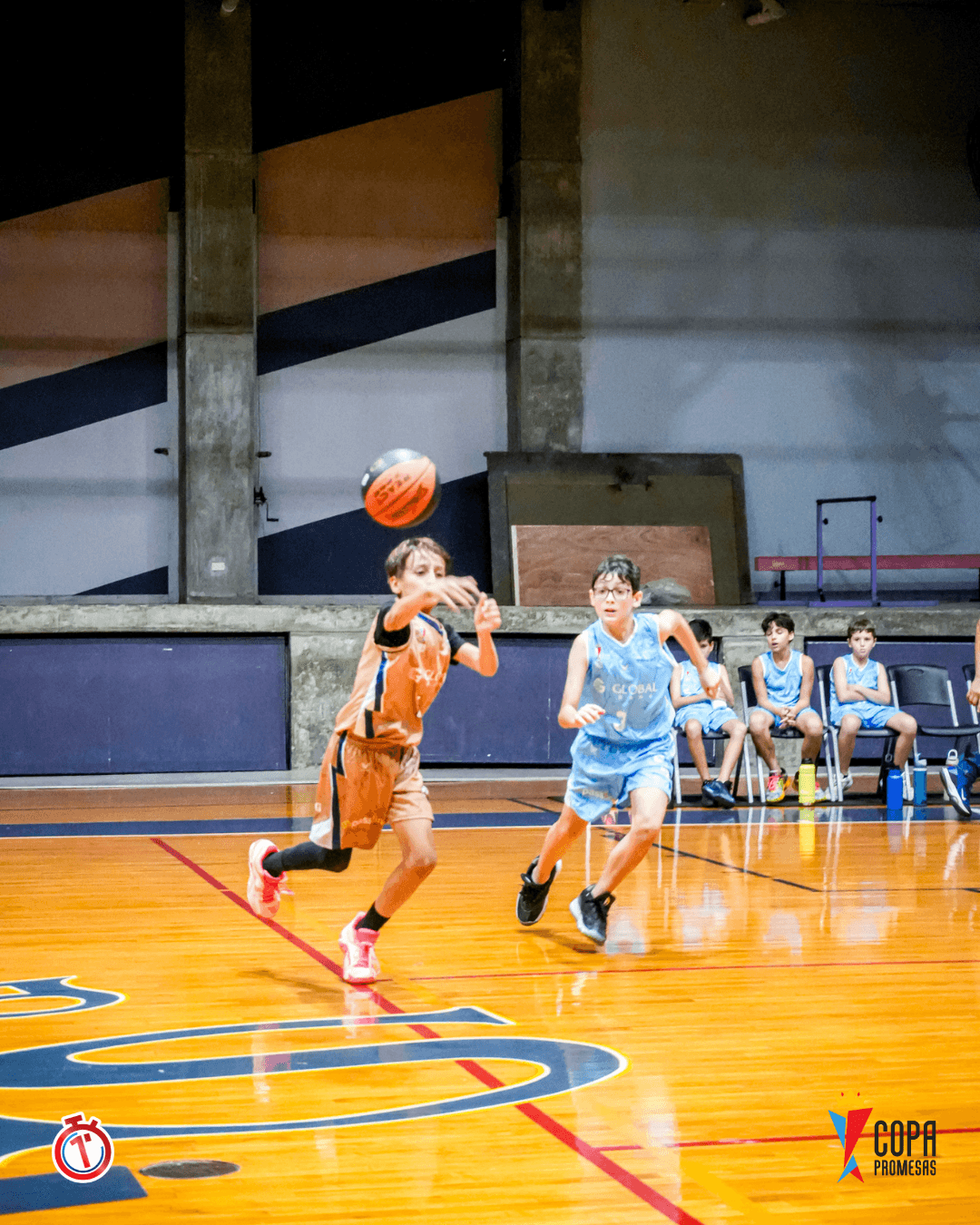 IAE Titans vs AIP Fighting Owls — foto 1