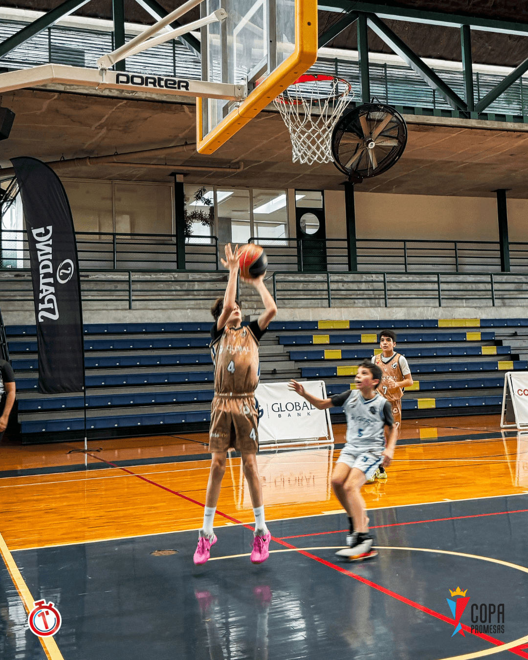 AIP Fighting Owls vs AHP Legends — foto 8